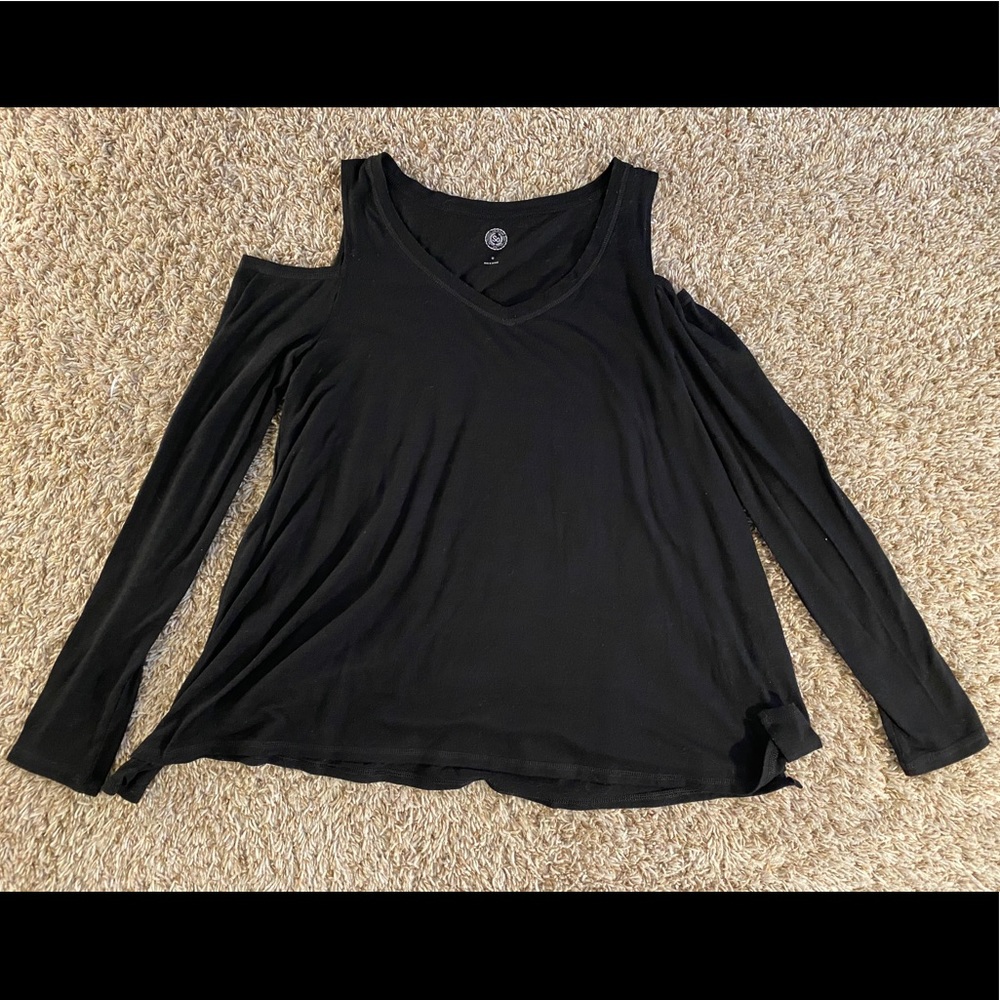 SO Keyhole Long Sleeve Top